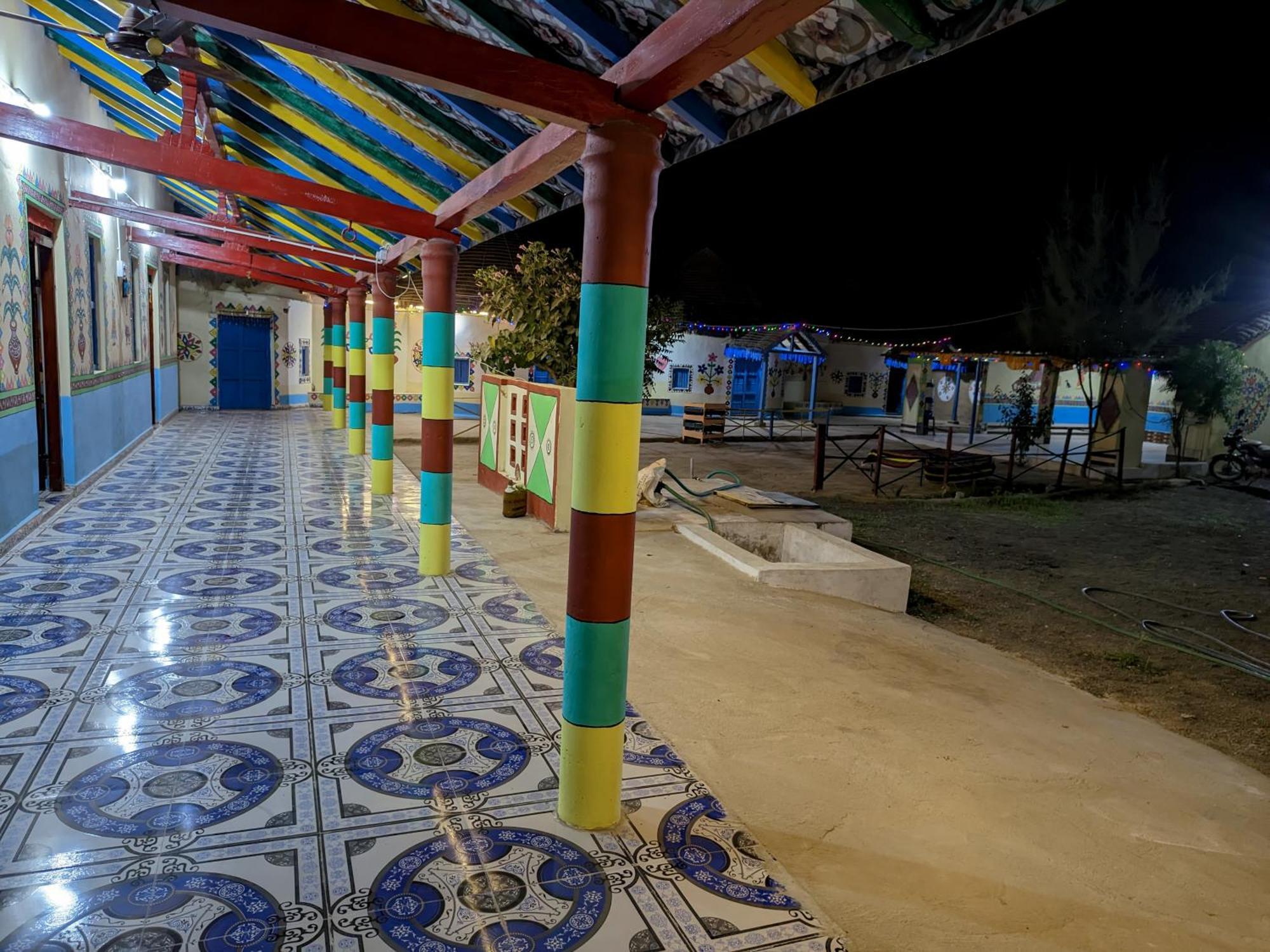 White Land Villagestay Dhordo Exterior foto