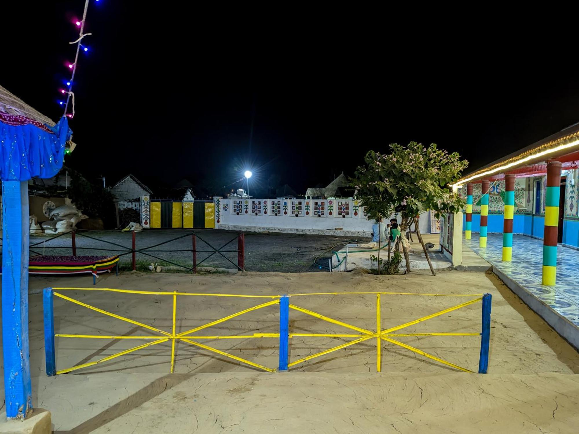 White Land Villagestay Dhordo Exterior foto