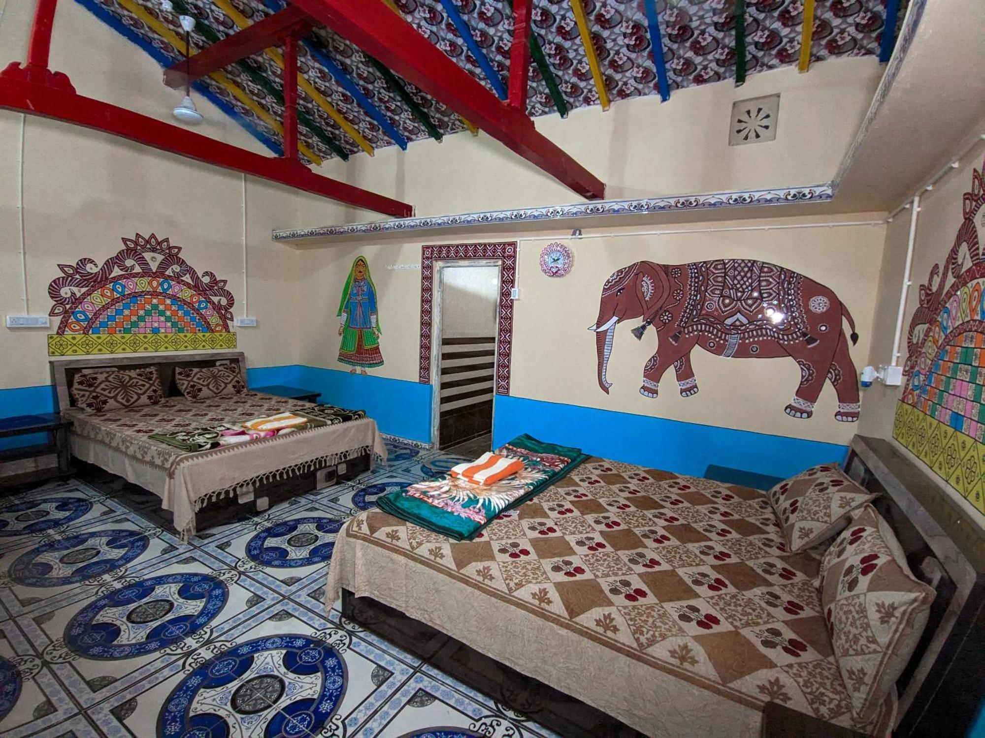 White Land Villagestay Dhordo Exterior foto